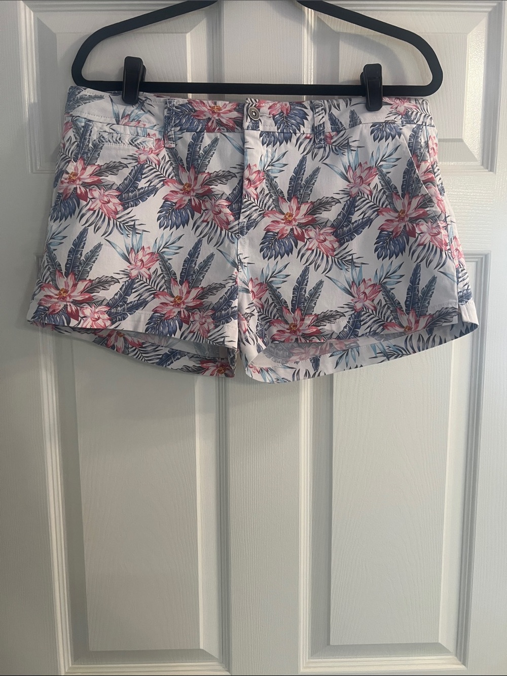 Market & Spruce White Floral High-Rise Shorts with Pink & Blue Blooms